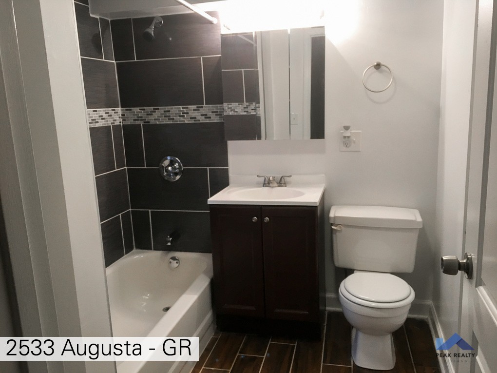 2533 W. Augusta Blvd. 2533 W. Augusta Blvd., Chicago, IL 60622 West Town - Leasing by Cross Street